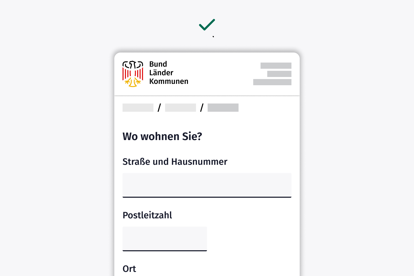 Schematisches Behördenformular mit einem grünen Haken darüber; Frage: „Wo wohnen Sie?“, darunter drei Abfragen mit jeweils einem Texteingabefeld: „Straße und Hausnummer“, „Postleitzahl“ und „Ort“